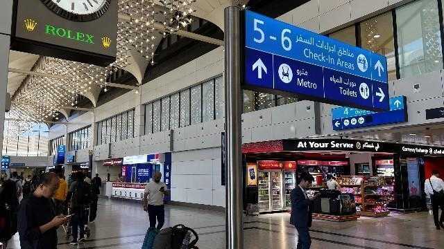  当谈判桌遇上航母群：美伊博弈中的信任困境与和平曙光 新闻