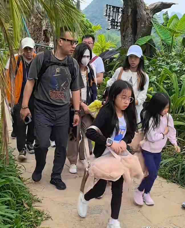  那个累到脸色发白的背影，戳中了多少父母的软肋 情感心理