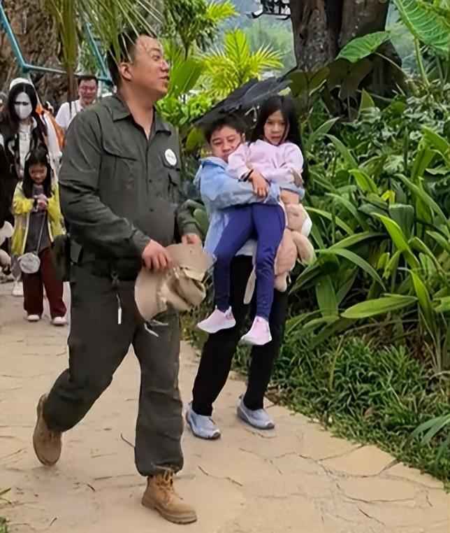  那个累到脸色发白的背影，戳中了多少父母的软肋 情感心理