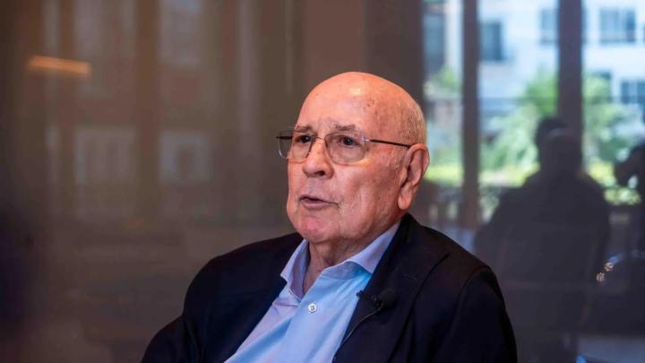  前高层直言选举不公；丰特若胜出，对巴萨有益处。 体育新闻