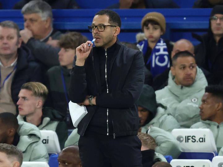  斯坦福桥暗流涌动；罗塞尼尔执教前景面临严峻考验。 体育新闻