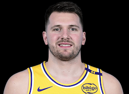  情场波折之际，球场光芒绽放；东契奇近期表现强势，湖人连胜势头强劲。 体育新闻