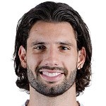  安菲尔德的夜晚：罗伯逊守护球迷笑容；索博斯洛伊直言不讳。 体育新闻