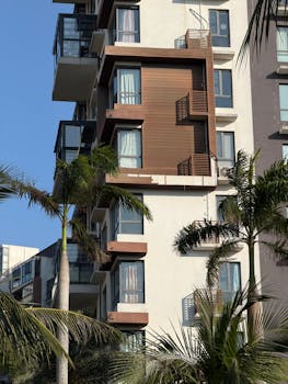  美的置业信托委托投资违规事件曝光，内部失误致关联交易未披露。 股票财经