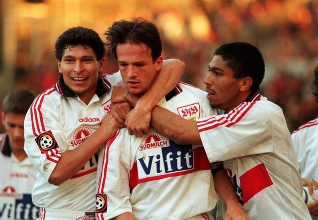  名宿光环的崩塌：当技术流大脑在教练席上遭遇滑铁卢 体育新闻