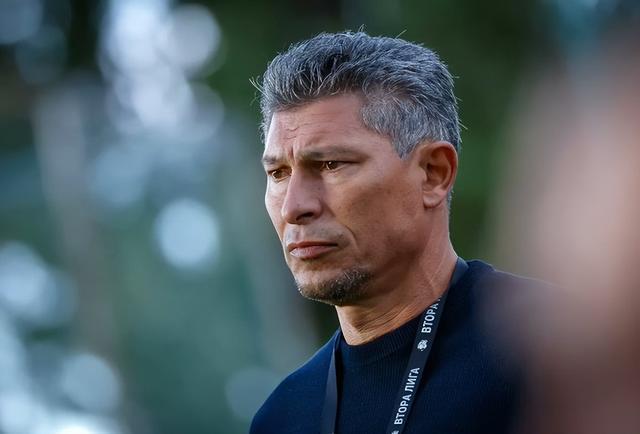  名宿光环的崩塌：当技术流大脑在教练席上遭遇滑铁卢 体育新闻