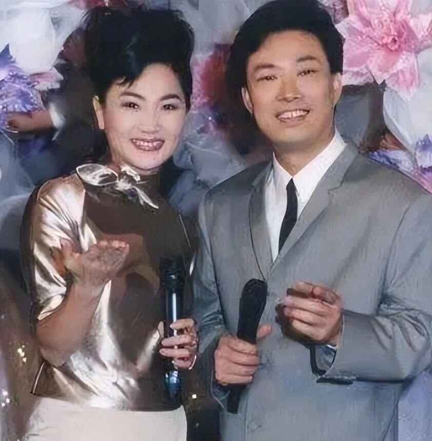  费玉清四十年乐坛生涯复盘：资产版图、封麦决策与人生算法全解析 娱乐新闻