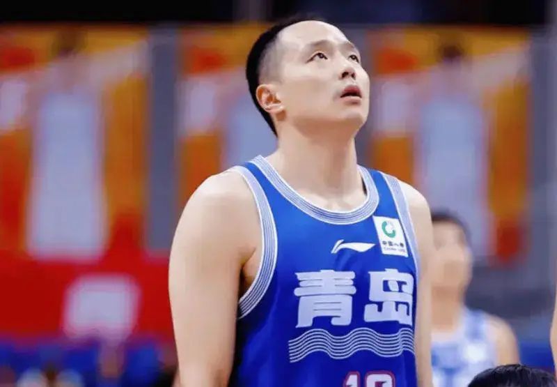 从顶薪边缘到亿元合约:CBA后卫市场的残酷生存法则 体育新闻